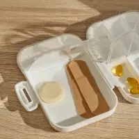 Универсальный бокс тм VETTA, дорожный, 8 отдел., пластик, 10х6х3,5см