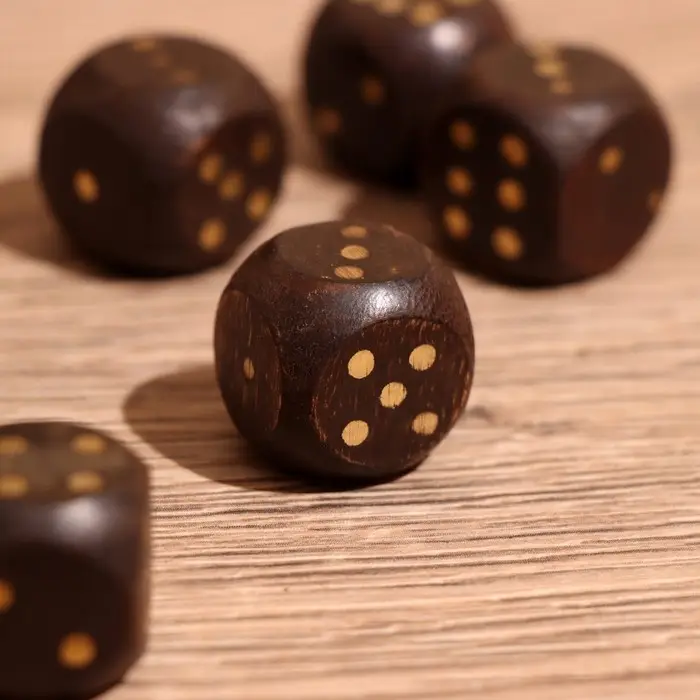 Кубики игральные в шкатулке, 12&times;4&times;4 см, дерево шишам