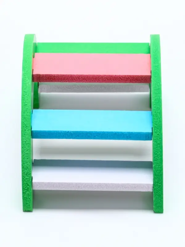 Лесенка для грызунов с цветными ступеньками, зеленый Лесенка для грызунов с цветными ступеньками, зеленый