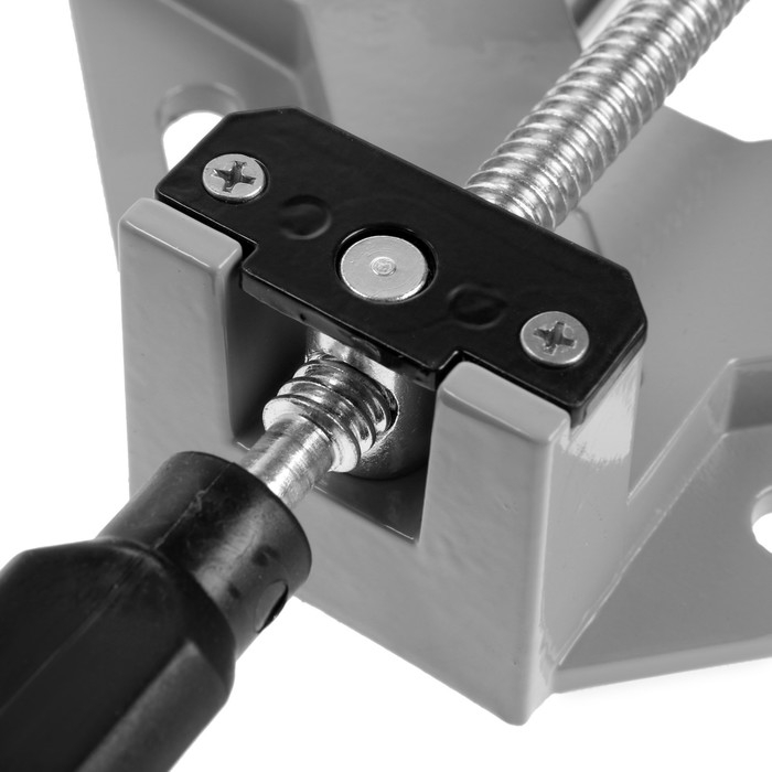 Струбцина угловая ТУНДРА, металлическая, один зажим, 68 мм Струбцина угловая ТУНДРА, металлическая, один зажим, 68 мм