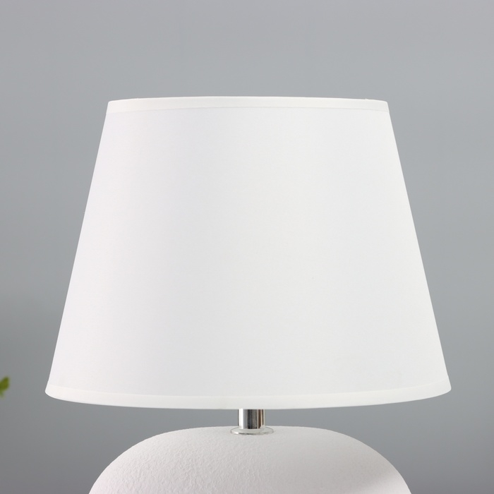 Лампа настольная Лампа настольная "Ильфо" 1х40Вт Е14 белая19,5х19,5х33см