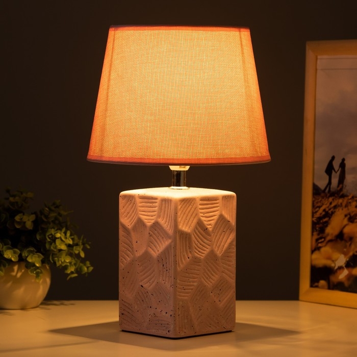 Настольная лампа Настольная лампа "Ариэль" Е14 40Вт розовый 20х20х33 см RISALUX