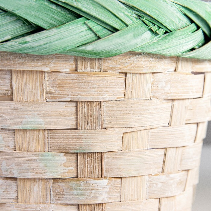 Корзина плетеная (бамбук), 17 х 9 х 30см, белая-зеленая Корзина плетеная (бамбук), 17 х 9 х 30см, белая-зеленая