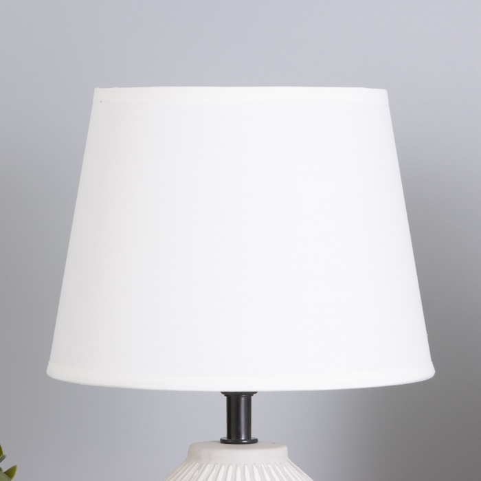 Лампа настольная Лампа настольная "Линии" 1х40Вт Е14 белый/серый 20х20х32см