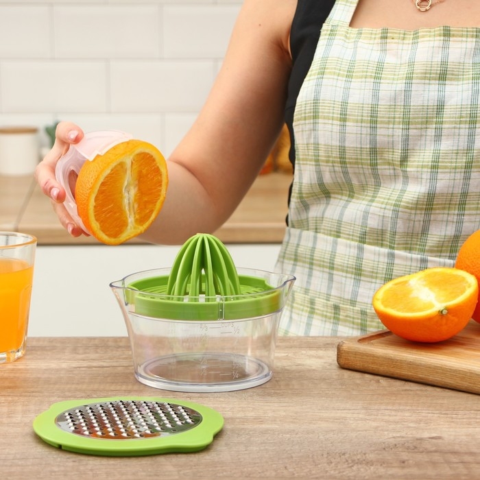 Соковыжималка Доляна Freshbo, с контейнером и насадкой, цвет зелёный Соковыжималка Доляна Freshbo, с контейнером и насадкой, цвет зелёный