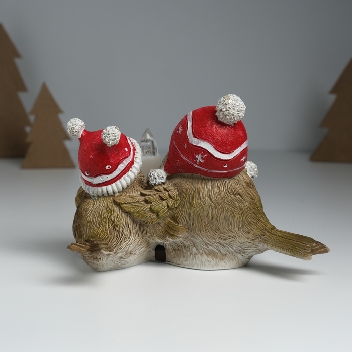 Сувенир полистоун свет Сувенир полистоун свет "Птички в шапках со снежинками сидят у свечи" 15,5х12,5х10,2 см