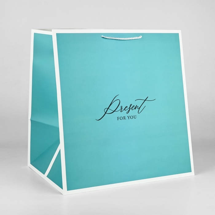 Пакет для цветов «Подарок», 42 х 44 х 32 см Пакет для цветов «Подарок», 42 х 44 х 32 см