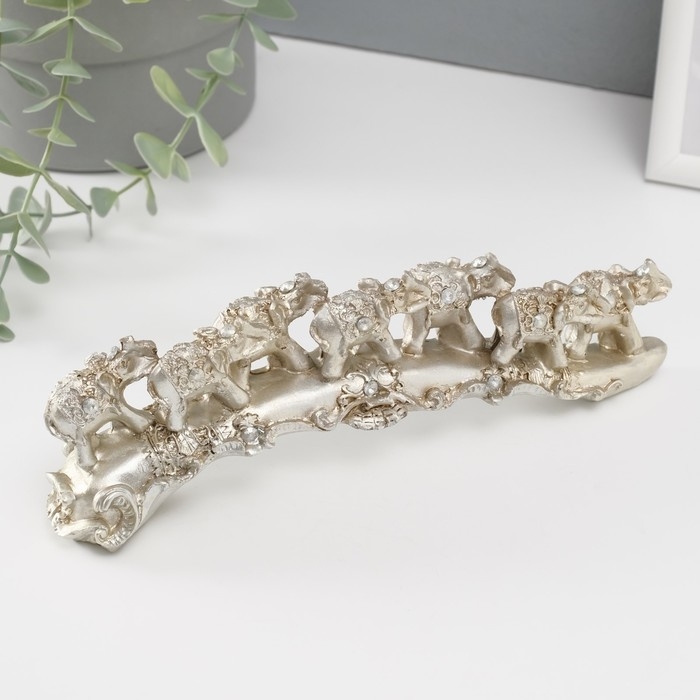 Сувенир полистоун стразы Сувенир полистоун стразы "Семь слонов на бивне" 6,5х22х4,5 см