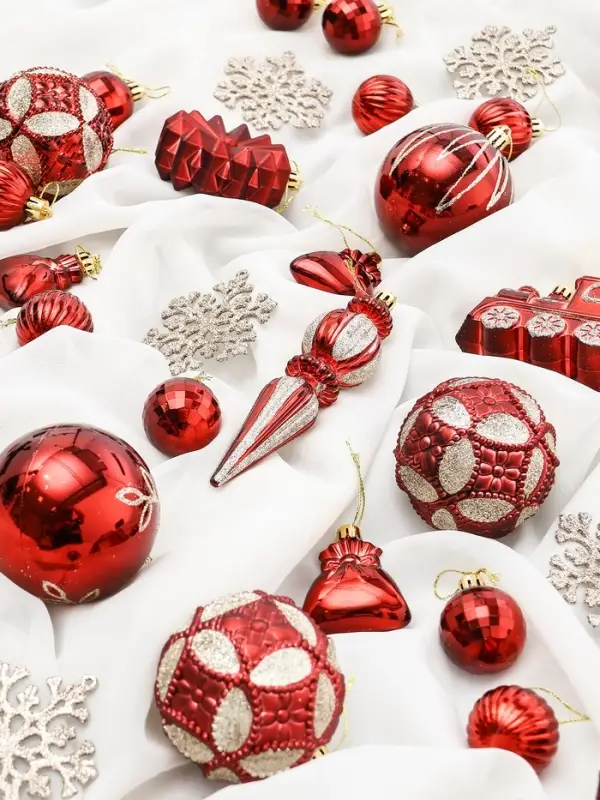 Набор украшений пластик 60 шт Набор украшений пластик 60 шт "Зима в подарках" красный