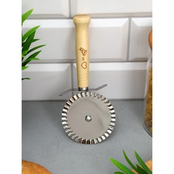 Нож для пиццы и теста  Нож для пиццы и теста "Пицца - любовь"18,5 см, ребристый