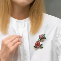 Брошь &laquo;Гранат&raquo;, с цветком, со стразами, цветная в золоте