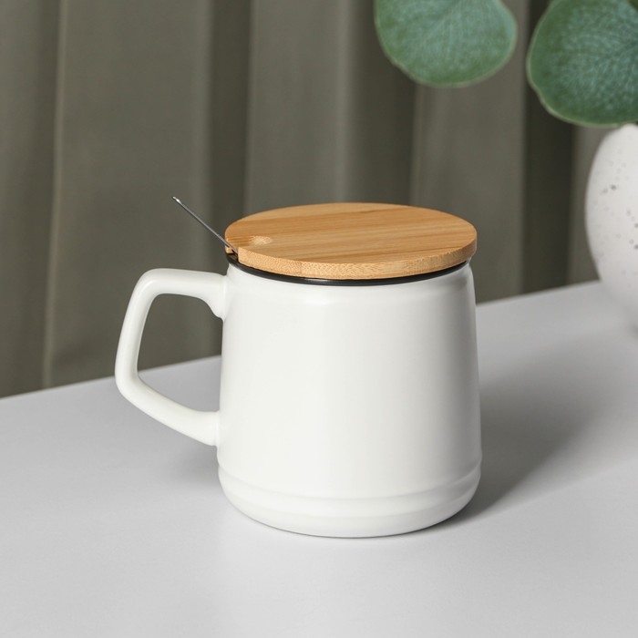 Кружка керамическая с крышкой и ложкой «Звезда», 350 мл, цвет белый Кружка керамическая с крышкой и ложкой «Звезда», 350 мл, цвет белый