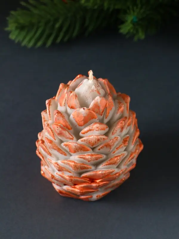 Свеча "Шишка 80х60 мм с оранжевым декором