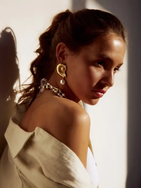 Серьги жемчуг &laquo;Ракушка&raquo;, белые в золоте