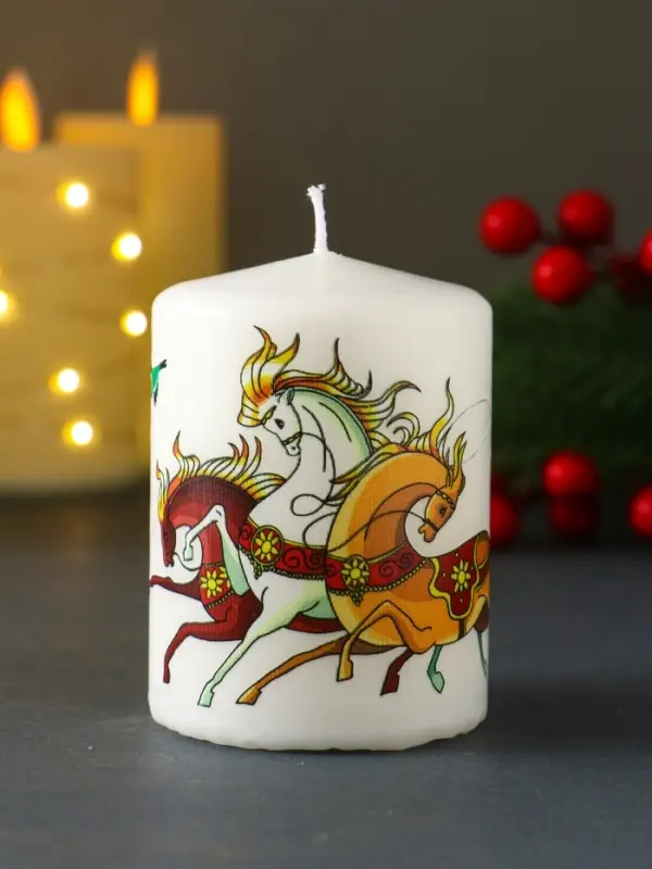 Свеча новогодняя пеньковая "Три коня" 6х6х8 см