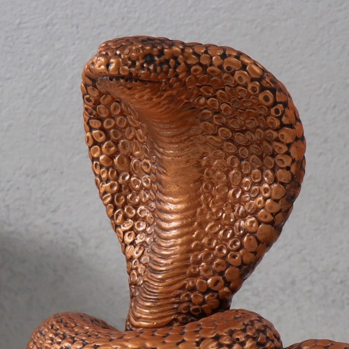 Фигурка Фигурка "КОБРА НА СУНДУКЕ 20 х17 х 12 см.