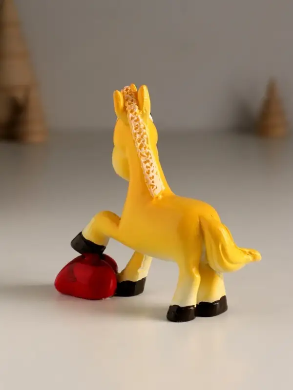 Сувенир полистоун Сувенир полистоун "Милая лошадка с сердечком" 7,5х2,5х7,4 см