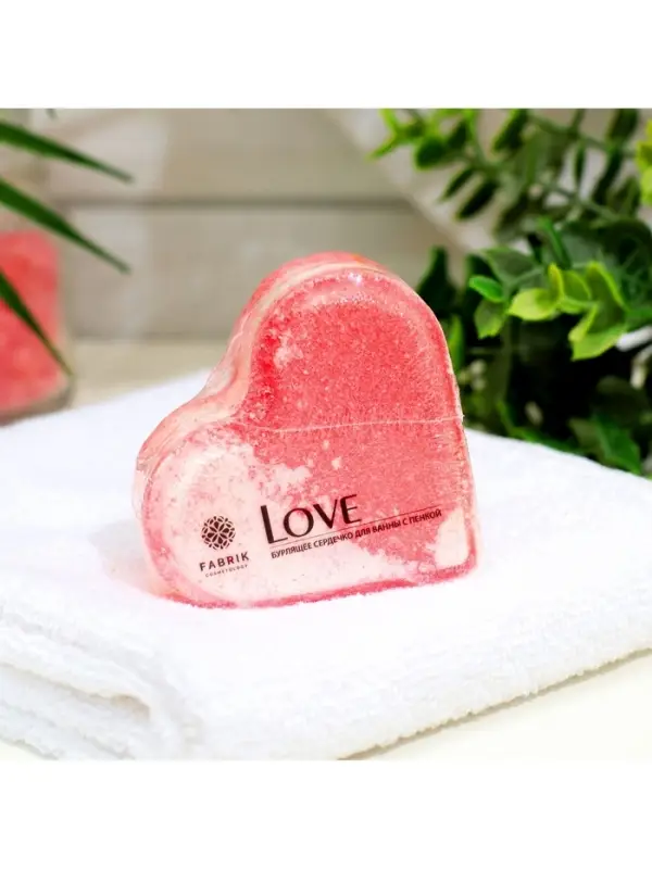 Бомбочка для ванн Love с пенкой, 110 г Бомбочка для ванн Love с пенкой, 110 г