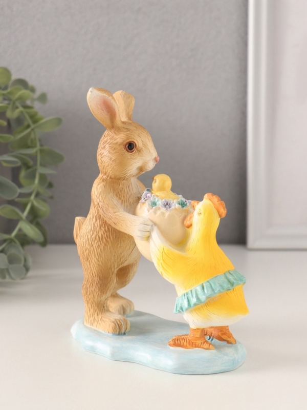 Сувенир полистоун  Сувенир полистоун "Зайчик и курочка с цыплёнком в скорлупе" 12х6х14 см