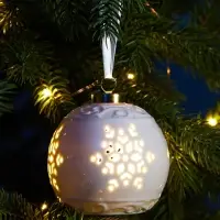 Ёлочный шар с подсветкой &laquo;Снежинка&raquo;, 10&times;8.8&times;8.8 см, 1 LED, керамика, от батареек LR44&times;3, керамика, свечение тёплое белое