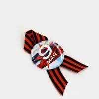 Значок с лентой с лентой "9 мая звезда" триколор