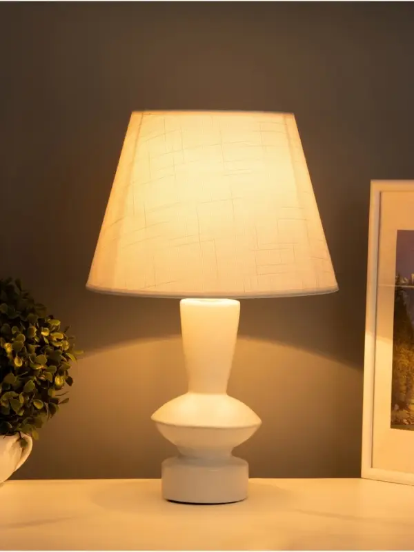 Лампа настольная RISALUX &laquo;Ваза&raquo;, 40 Вт, Е14, белая, 24&times;24&times;38 см