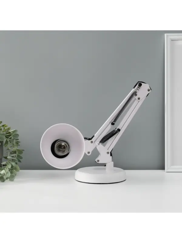 Лампа настольная 810 &laquo;Деко, белая&raquo; E27 40W RISALUX