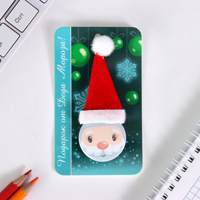 Значок закатной с колпаком d=35 мм Значок закатной с колпаком d=35 мм "Дедушка Мороз" 6,5х11 см