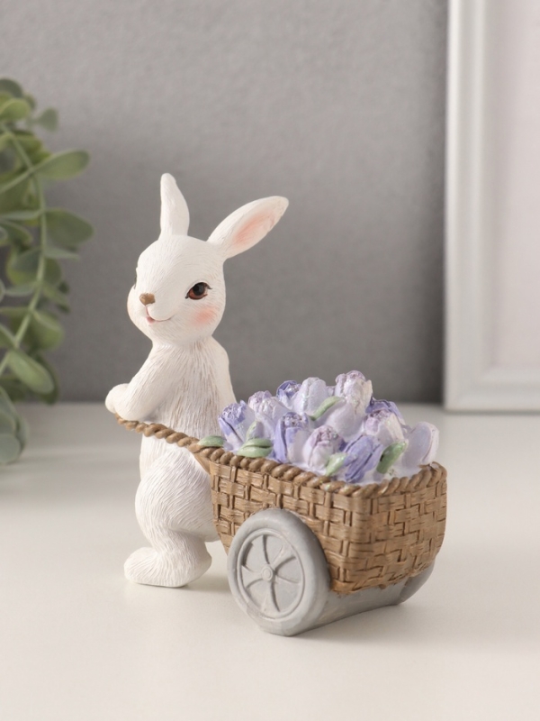 Сувенир полистоун  Сувенир полистоун "Зайчик с тележкой фиолетовых тюльпанов" 11,5х5,5х12 см