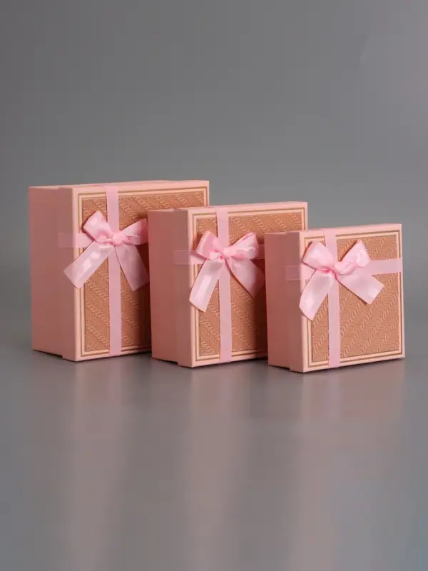 Наборок коробок 3 в 1 прямоугольные 19*19*9.8 17*17*8.0 15*15*6.5 см