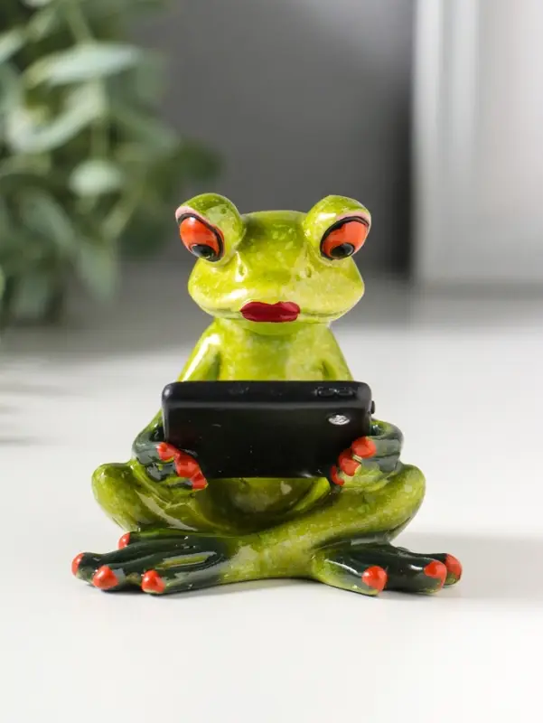 Сувенир полистоун лак "Лягушонок с планшетом" 7,5х7х7,3 см