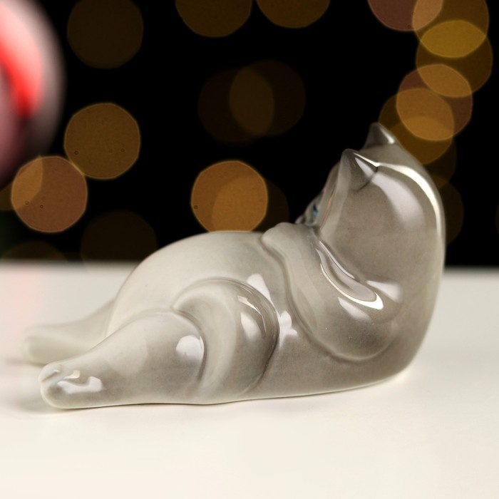 Сувенир Сувенир "Кот ленивый" 4х4х7 см ,фарфор цвет МИКС