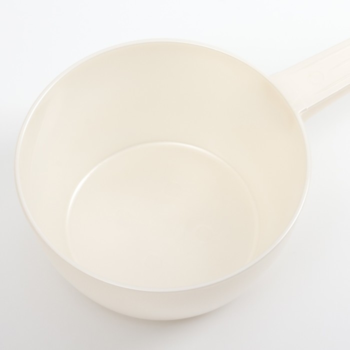 Ковш пластиковый для купания и мытья головы, детский банный ковшик, 1л., цвет белый пералмутр Ковш пластиковый для купания и мытья головы, детский банный ковшик, 1л., цвет белый пералмутр