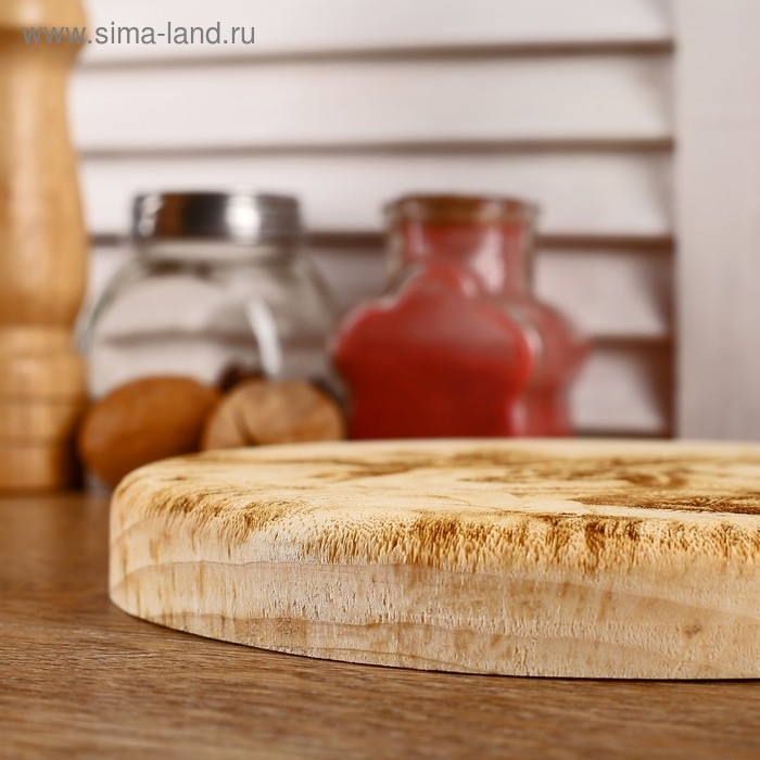 Доска из массива кедра «Волки», круглая, 18 × 18 см №1