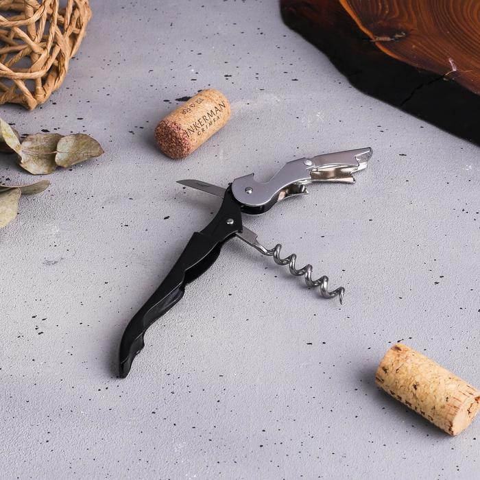 Винный набор: нож-сомелье со штопором, каплеуловитель, нож для фольги и пробка для вина с шахматами «Золотому человеку». Винный набор: нож-сомелье со штопором, каплеуловитель, нож для фольги и пробка для вина с шахматами «Золотому человеку».