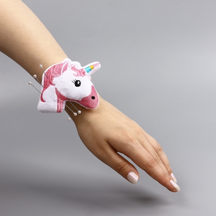 Игольница на браслете Единорог», 23 × 8 см, цвет розовый Игольница на браслете Единорог», 23 × 8 см, цвет розовый