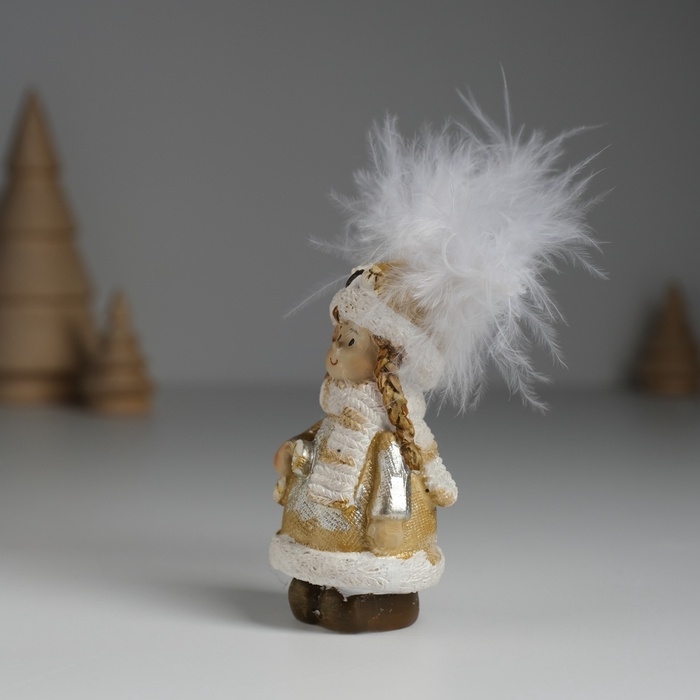 Сувенир полистоун  Сувенир полистоун "Девочка в шапке-сове, в золотистой шубке, с леденцом" 3,5х3,5х8 см