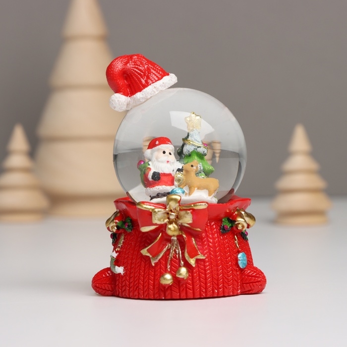 Сувенир полистоун водяной шар свет Сувенир полистоун водяной шар свет "Дед Мороз. Колпак и мешок с подарками" МИКС 4,5х5,5х8 см 10459