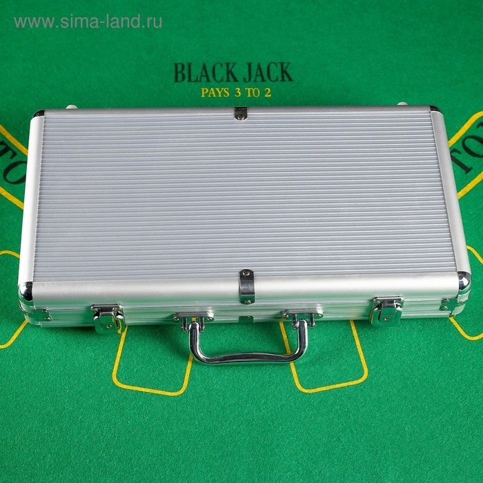 Покер в металлическом кейсе (2 колоды, фишки 300 шт., 5 кубиков), 20.5 х 38 см Покер в металлическом кейсе (2 колоды, фишки 300 шт., 5 кубиков), 20.5 х 38 см