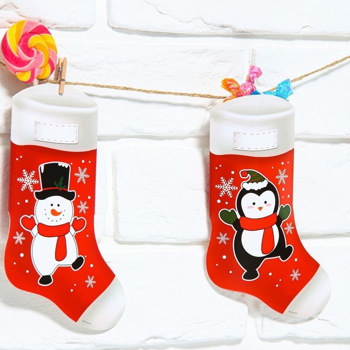 Гирлянда с прищепками новогодняя «Новогодние носочки», на Новый год, красная, длина 1.5 м. Гирлянда с прищепками новогодняя «Новогодние носочки», на Новый год, красная, длина 1.5 м.