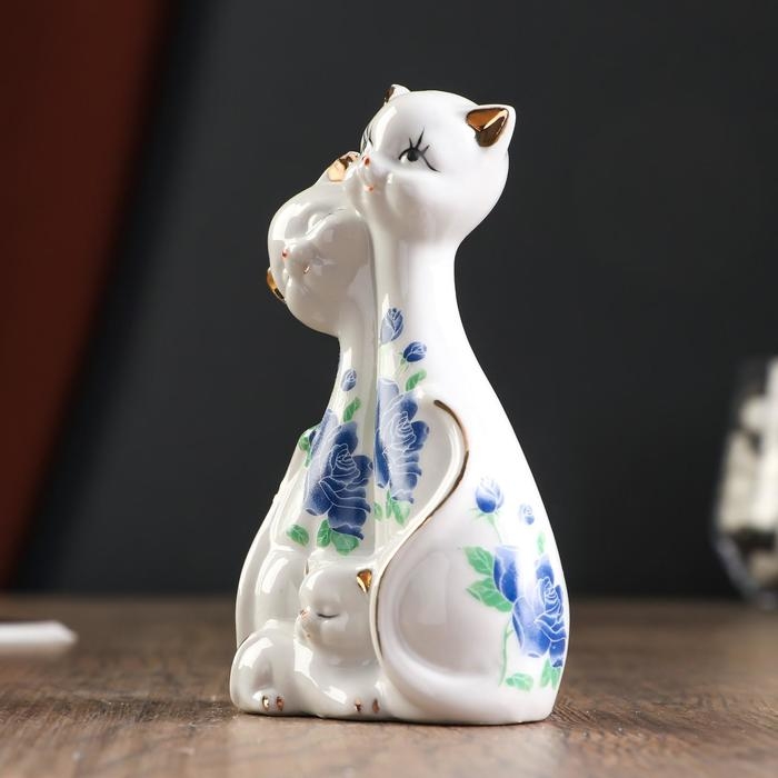 Сувенир керамика Сувенир керамика "Две кошки с котёнком" 13х8 см