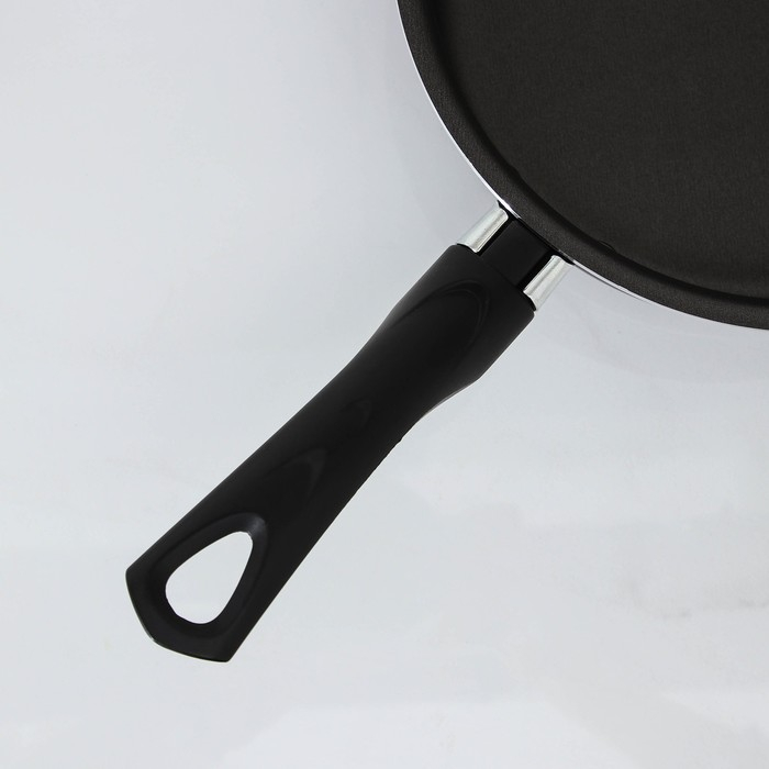 Сотейник Consul, 1,5 л, d=20 см, пластиковая ручка, стеклянная крышка, антипригарное покрытие, цвет чёрный Сотейник Consul, 1,5 л, d=20 см, пластиковая ручка, стеклянная крышка, антипригарное покрытие, цвет чёрный