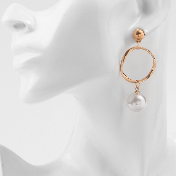 Серьги с жемчугом «Нежность» круг с бусиной, цвет белый в золоте Серьги с жемчугом «Нежность» круг с бусиной, цвет белый в золоте