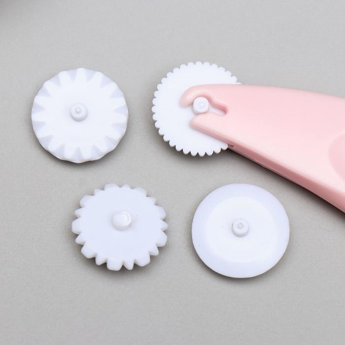 Инструмент для творчества резак + тиснение со сменными насадками 13х3,8х1 см Инструмент для творчества резак + тиснение со сменными насадками 13х3,8х1 см