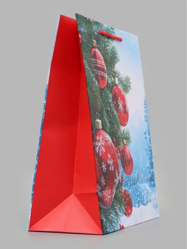 Пакет подарочный &laquo;Новогодние красные шары&raquo;, 26&times;12&times;32 см