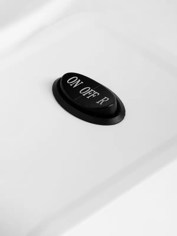 Мясорубка HomeStar STM-2039, 2000 Вт, 1.5 кг/мин, 2 диска, реверс, белая