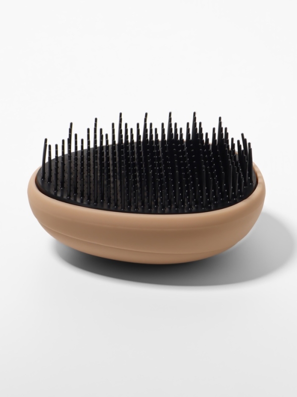 Расчёска массажная «Овал», 9.5×7×4.5 см, матовая, бежевая