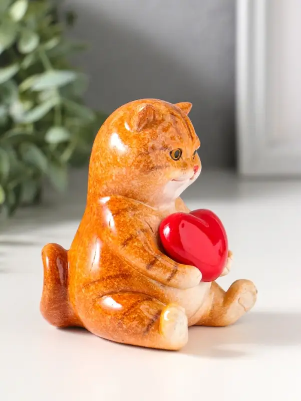 Сувенир полистоун лак "Пухлый котик с красным сердцем" 7,8х7,3х10 см