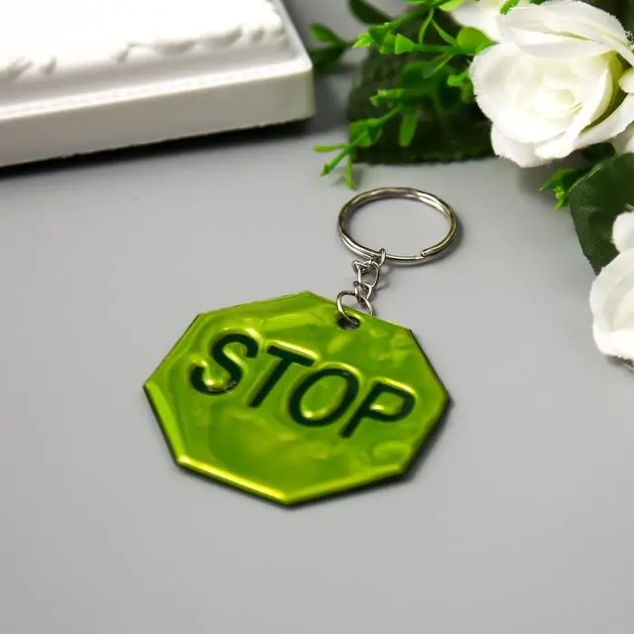 Брелок пластик светоотражающий STOP 5,5х5,5 см, МИКС Брелок пластик светоотражающий STOP 5,5х5,5 см, МИКС
