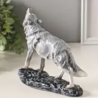 Фигура полистоун "Волк воет на луну" 17х15,5 см